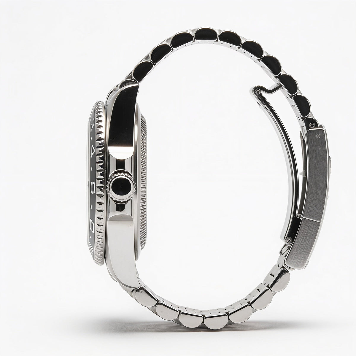 CrownCraft MERIDIAN-GMT ceramic GMT bezel detail